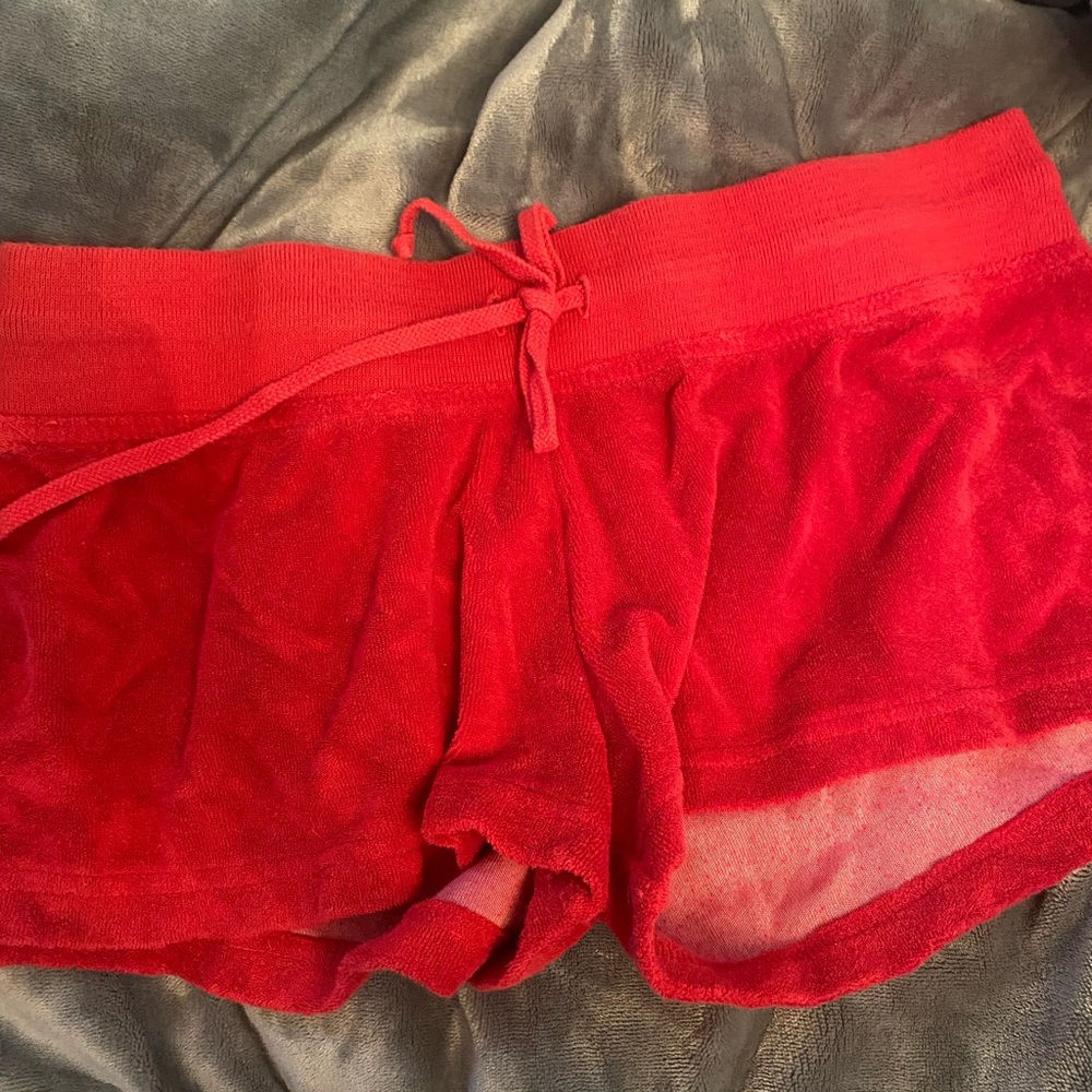 Red hardtail shorts !